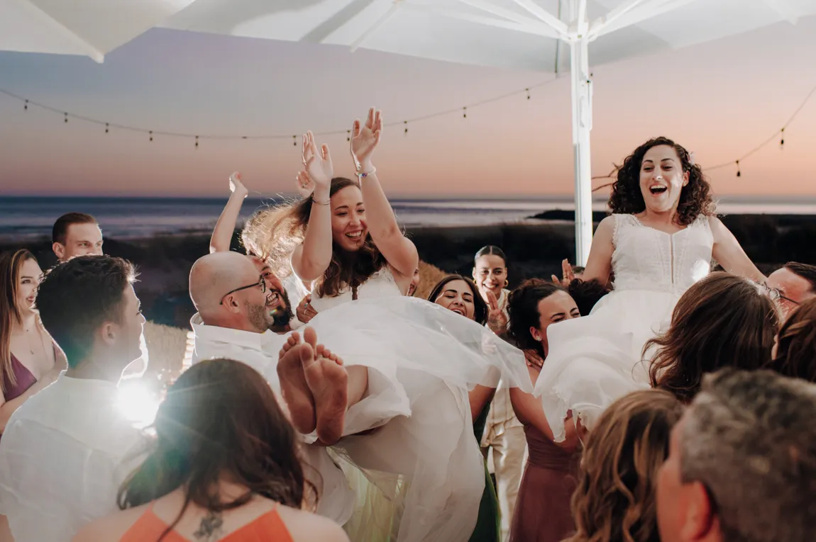 Best Beach Weddings Photo Reportage at Leblon Beach Restaurant venue, in Costa da Caparica, Lisbon, Portugal